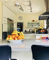 Huge and Beautiful sunny villa by beach