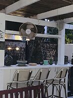 Huge and Beautiful sunny villa by beach