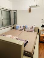 Huge and Beautiful sunny villa by beach