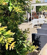 Huge and Beautiful sunny villa by beach