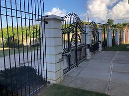 Retreat Comfortable Apartments