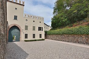 The Groom Home With Pool