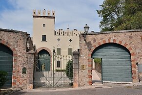 The Groom Home With Pool