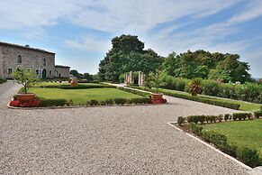 The Groom Home With Pool