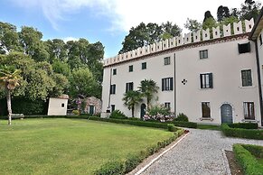 The Knight Loft With Pool