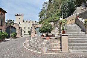 The Knight Loft With Pool