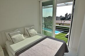 The White Apartment With Pool