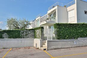 The White Apartment With Pool