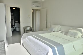 The White Apartment With Pool