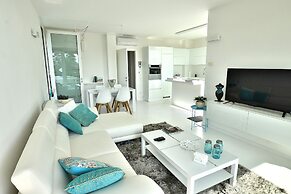 The White Apartment With Pool