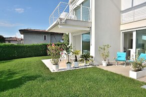 The White Apartment With Pool