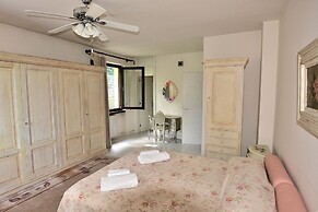 Villa Dismero With Pool