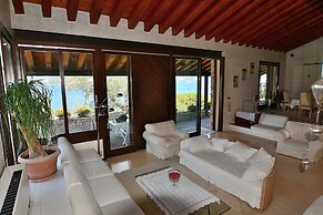 Villa Dismero With Pool