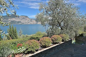 Villa Dismero With Pool