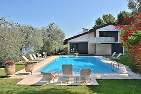 Villa Dismero With Pool