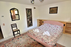 Villa Dismero With Pool