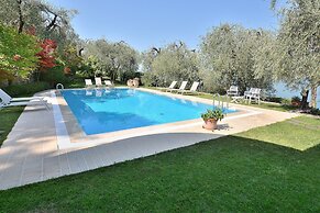 Villa Dismero With Pool