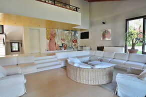 Villa Dismero With Pool