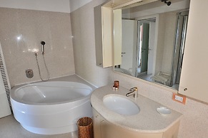 Villa Dismero With Pool