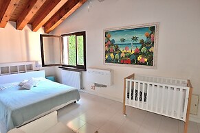 Villa Dismero With Pool