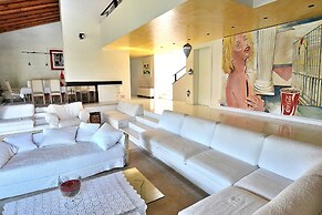 Villa Dismero With Pool