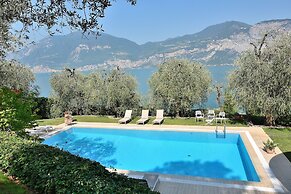 Villa Dismero With Pool