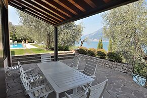 Villa Dismero With Pool