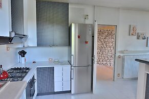 Villa Dismero With Pool