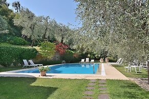 Villa Dismero With Pool
