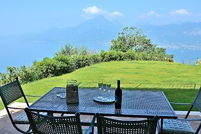 Villa il Cerro With Lake View