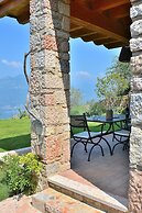 Villa il Cerro With Lake View