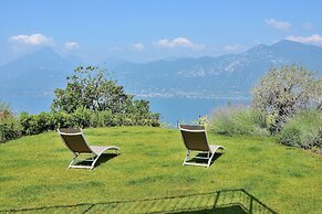 Villa il Cerro With Lake View