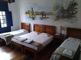 Solar Cláudio Manuel Pousada