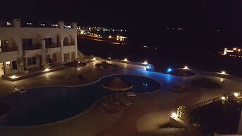 Half Moon - Sunny Dahab