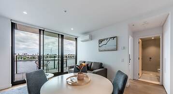 Melbourne Private Apartments - Collins Wharf Waterfront, Docklands