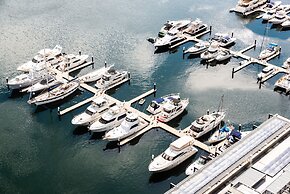 Melbourne Private Apartments - Collins Wharf Waterfront, Docklands