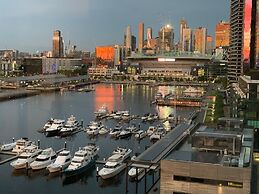 Melbourne Private Apartments - Collins Wharf Waterfront, Docklands