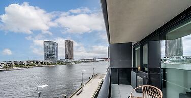 Melbourne Private Apartments - Collins Wharf Waterfront, Docklands