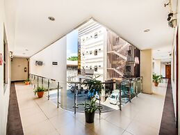 OYO 443 Maria Cristina Arcade Suites