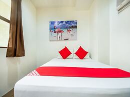 OYO 443 Maria Cristina Arcade Suites