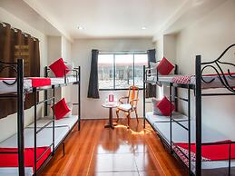 OYO 443 Maria Cristina Arcade Suites