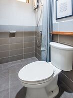 OYO 443 Maria Cristina Arcade Suites