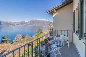 Il Tramonto sul Lago Varenna