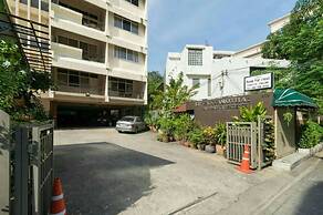 Le Vanvarothai Saladaeng Residence