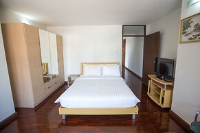 Le Vanvarothai Saladaeng Residence