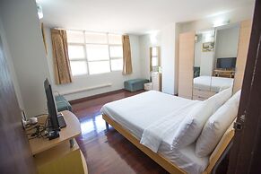 Le Vanvarothai Saladaeng Residence