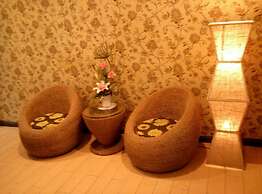 Le Vanvarothai Saladaeng Residence