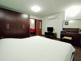 Le Vanvarothai Saladaeng Residence