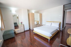 Le Vanvarothai Saladaeng Residence