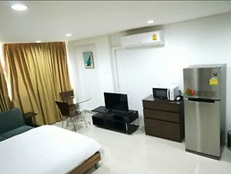 Le Vanvarothai Saladaeng Residence